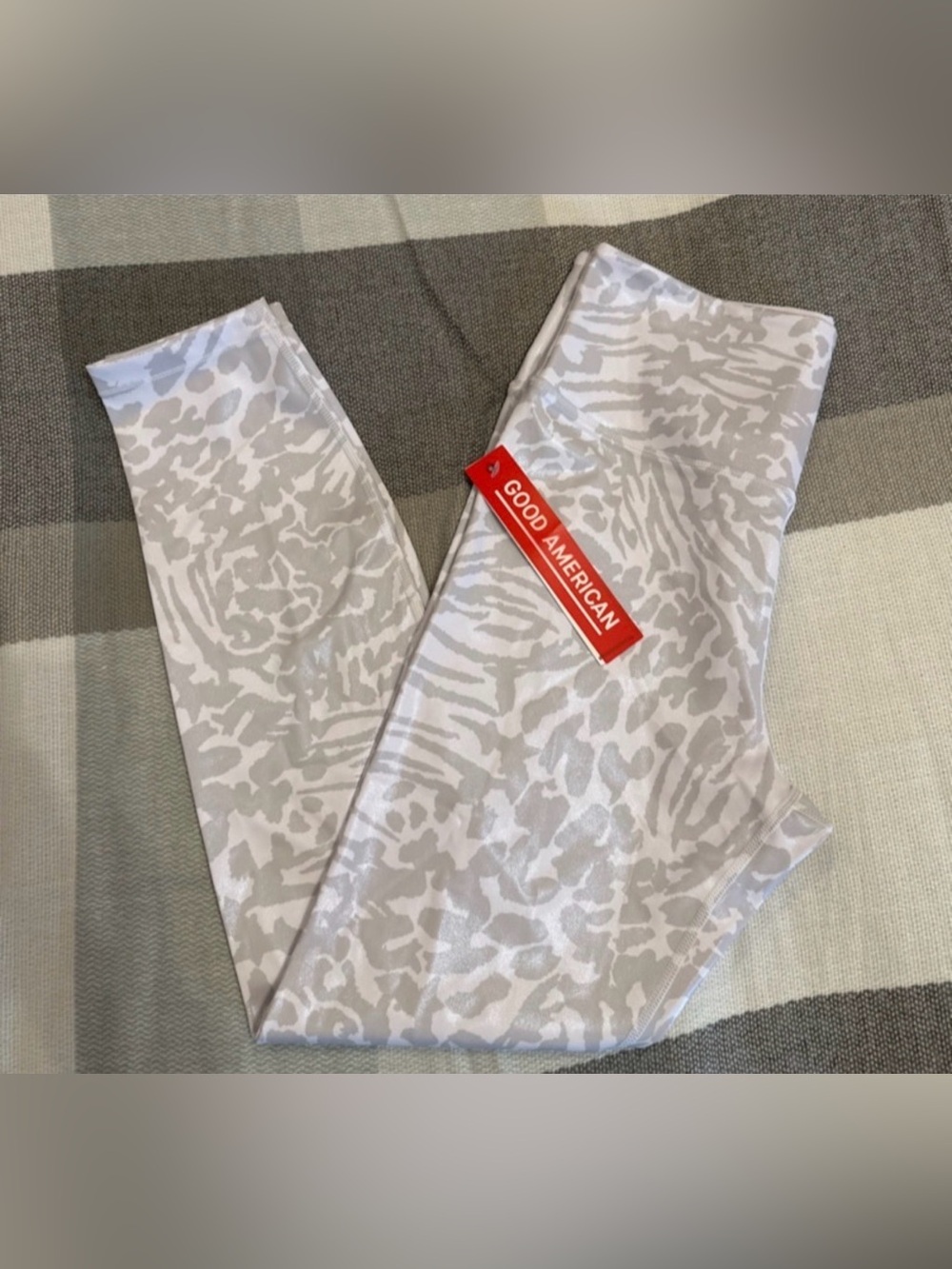 Good American leopard print white leggings sz 3 (sz L)